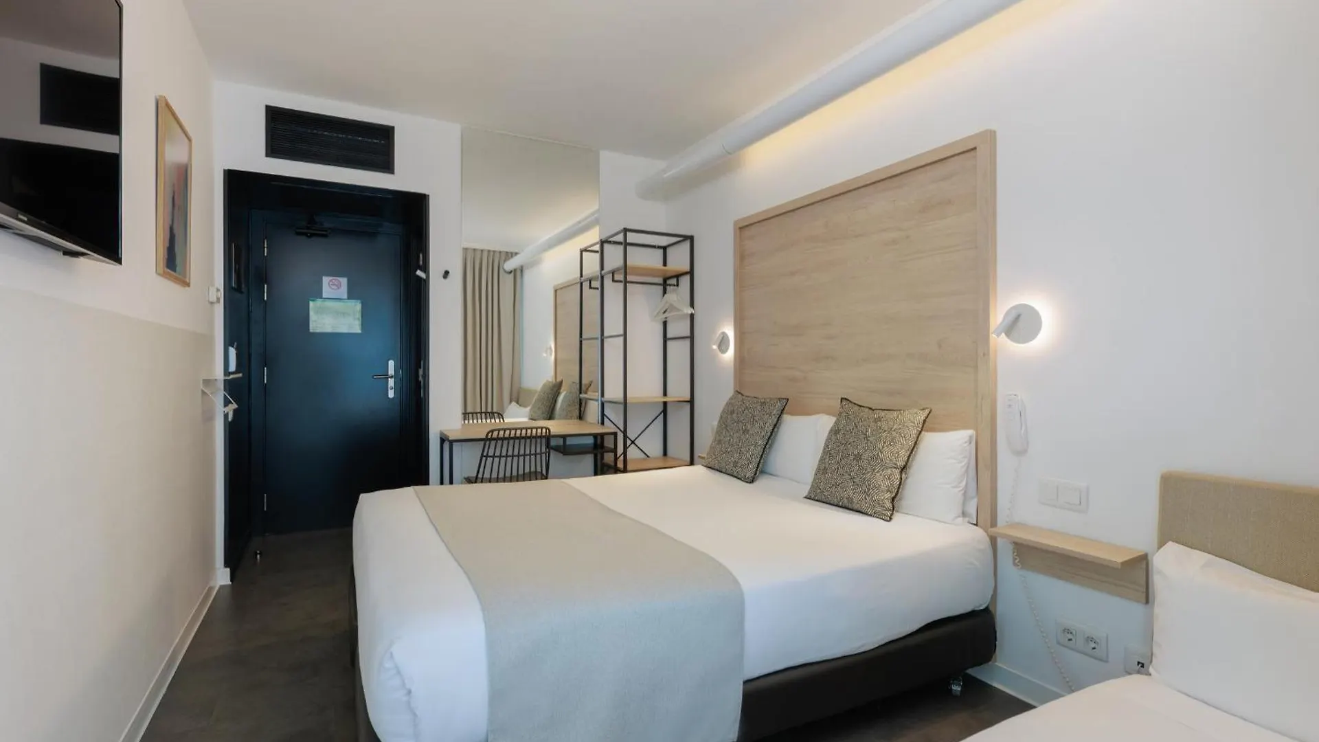 Casa Lit Barcelona Hotel 3*,
