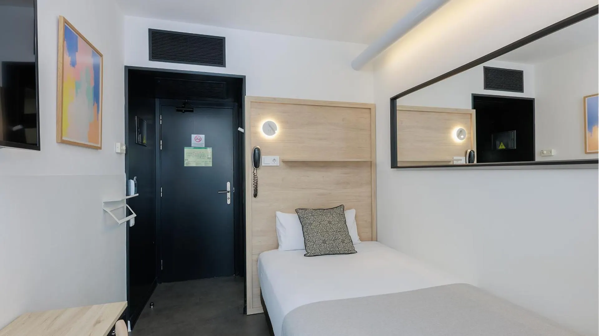 Casa Lit Barcelona Hotel 3*,