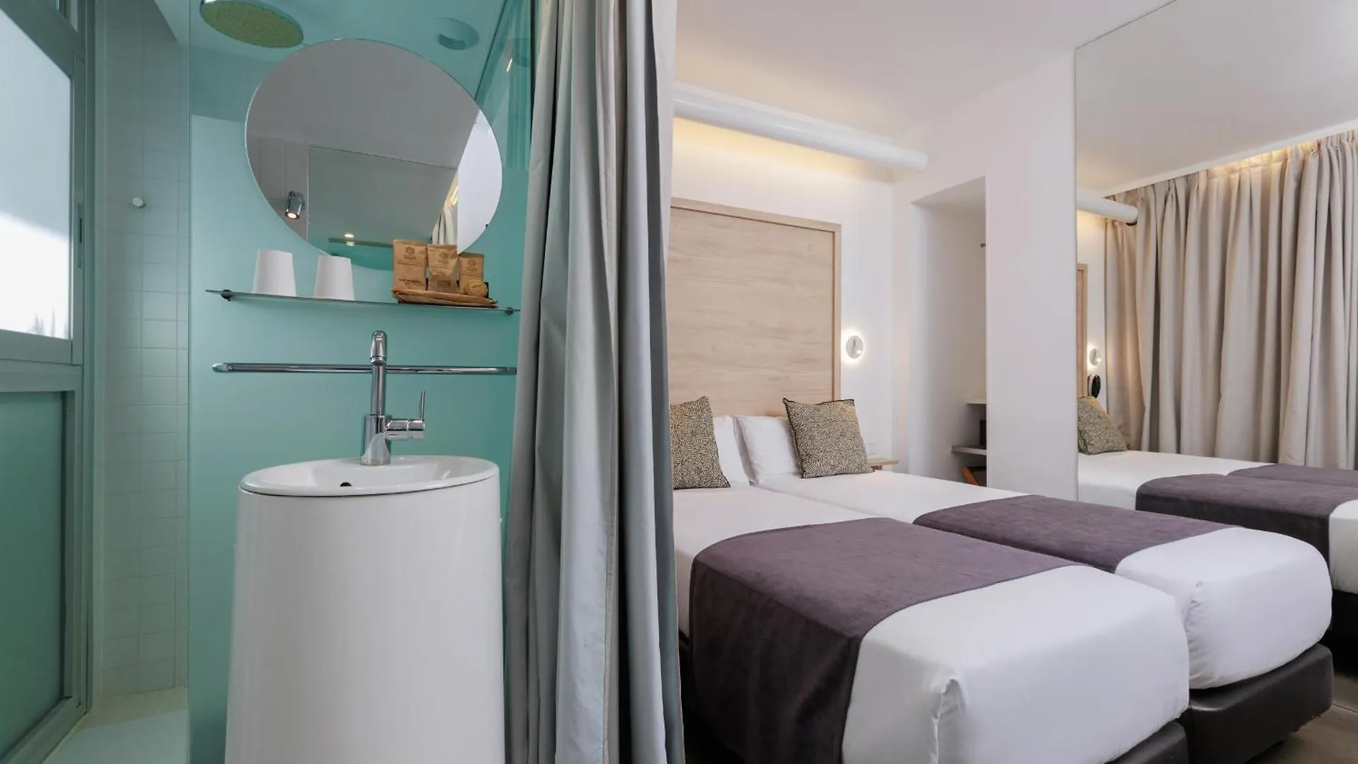 Casa Lit Barcelona Hotel 3*,